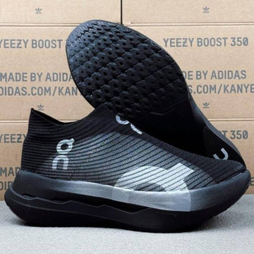 ON CLOUDBOOM STRIKE LS BLACK